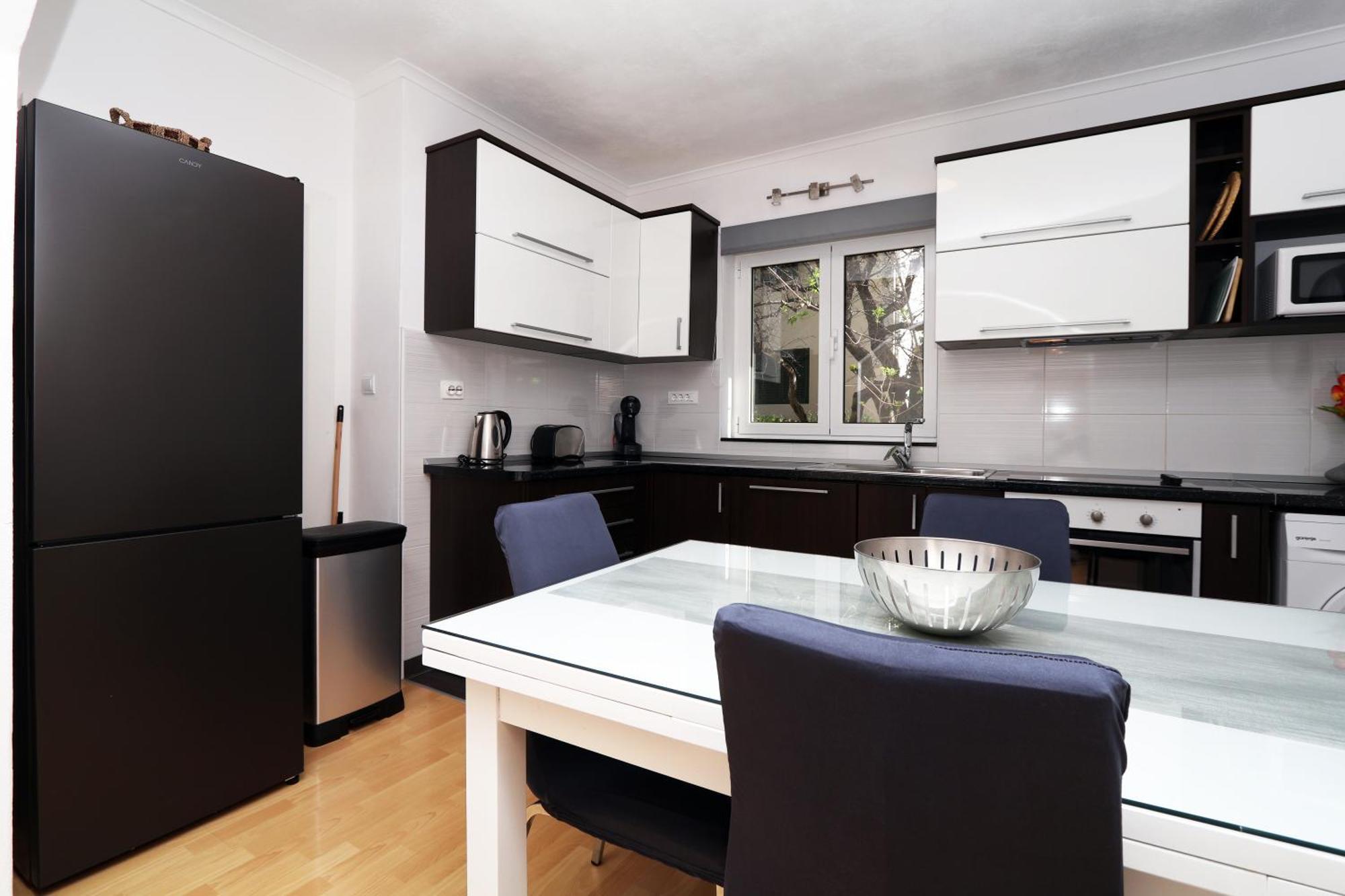 Lada Apartman